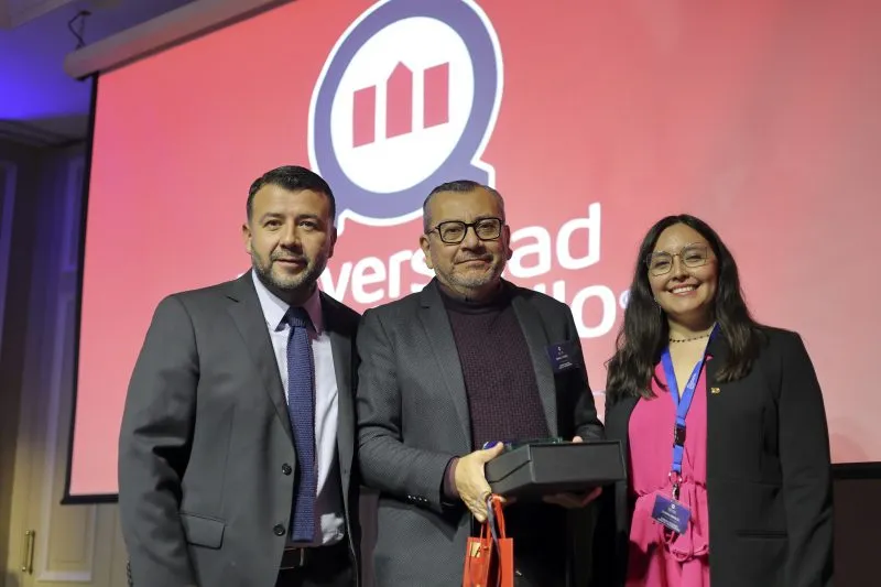 LANZAMIENTO DE SERVICIOS VOCACIONALES Y ACADÉMICOS UNAB Premio al Liderazgo Educativo, Enrique Espinoza Colegio Parroquial de San Miguel