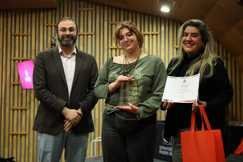 🥇 1er Lugar: Constanza Jimenez, Liceo Clelia Clavel Dinator de Santiago Centro