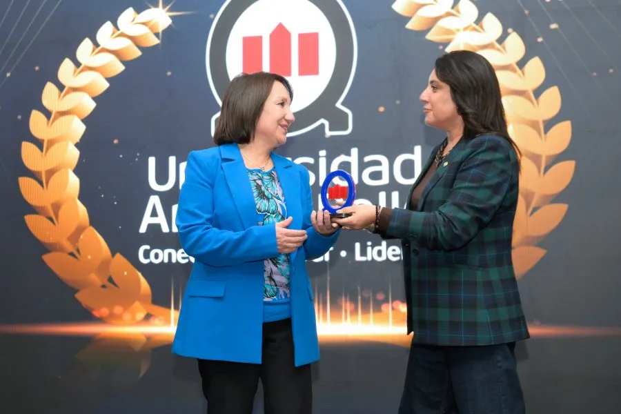CONCE-Lanzamiento-de-servicios-academicos-y-vocacionales-5168-900×600